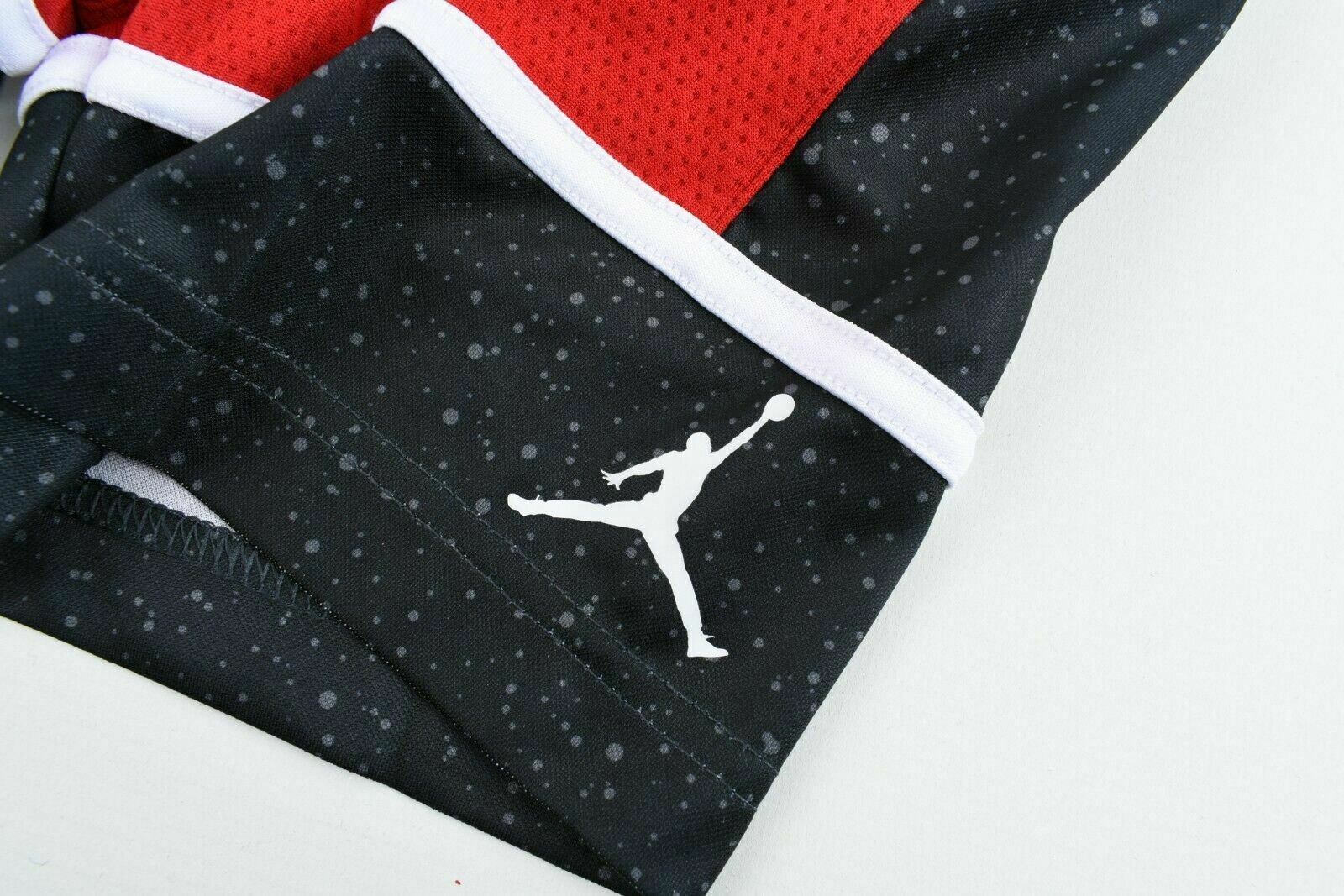 NIKE AIR JORDAN Boys' Basketball Shorts, Colourblock, Red/Black, 3 Years