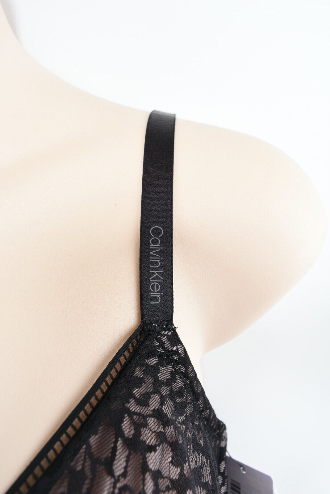 CALVIN KLEIN Women's SEDUCTIVE COMFORT Bra, Black/Nude, size 32DD