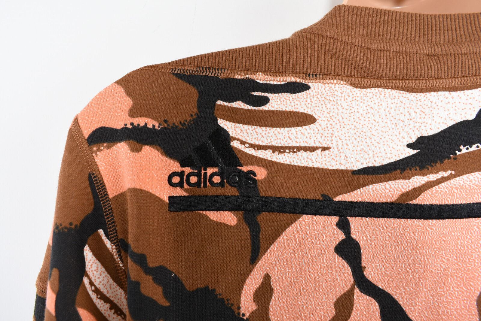 ADIDAS Men's Z.N.E. Graphic Print Crew Neck Sweatshirt, Wild Brown, size M