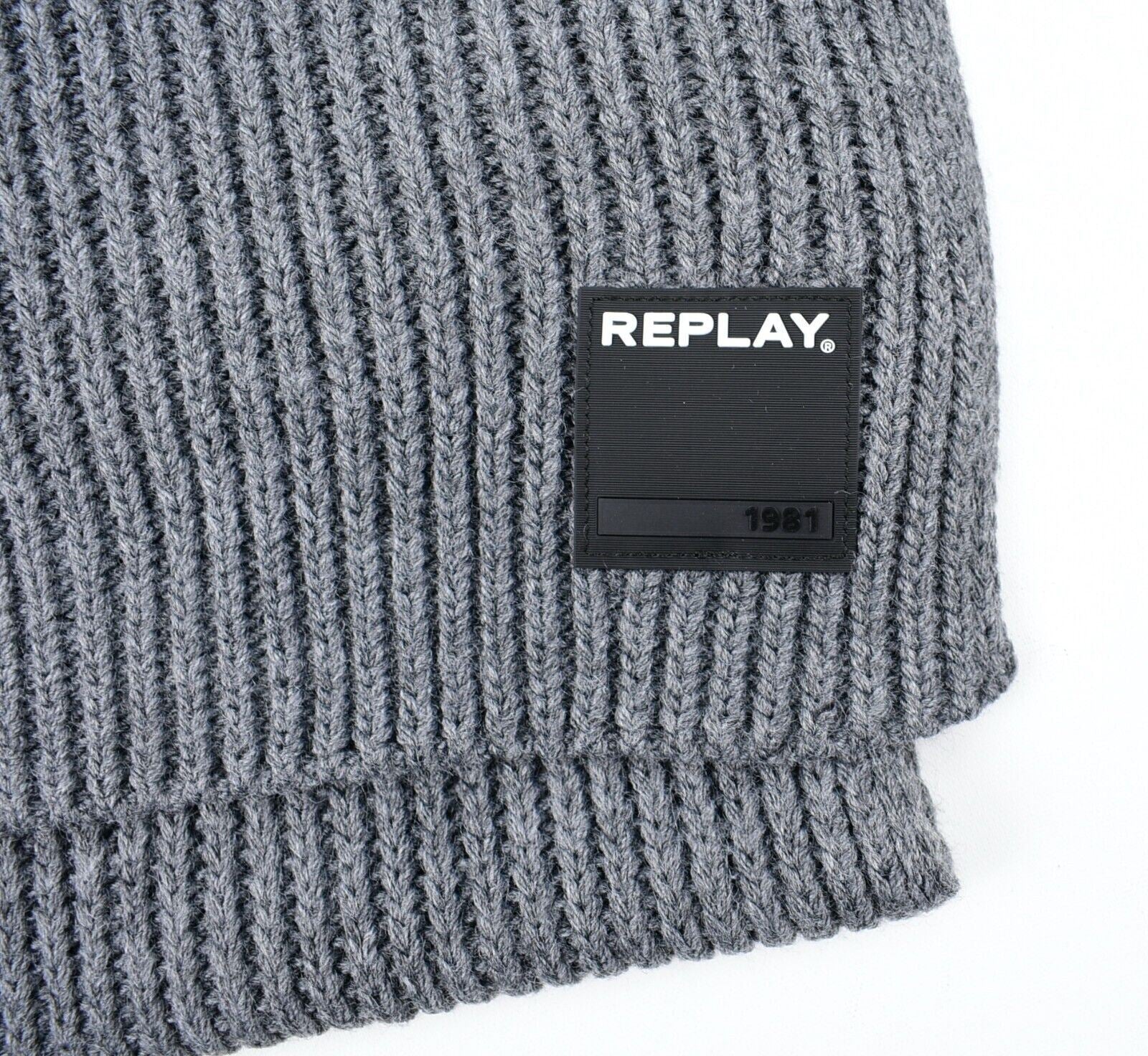 REPLAY Men's 2-pc Winter Accessory Set, Scarf + Beanie Hat, Grey *damaged box*
