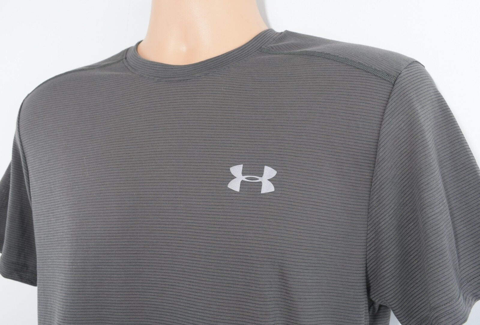 UNDER ARMOUR Mens Treadaborne Running Tee, Moss Green, size SMALL