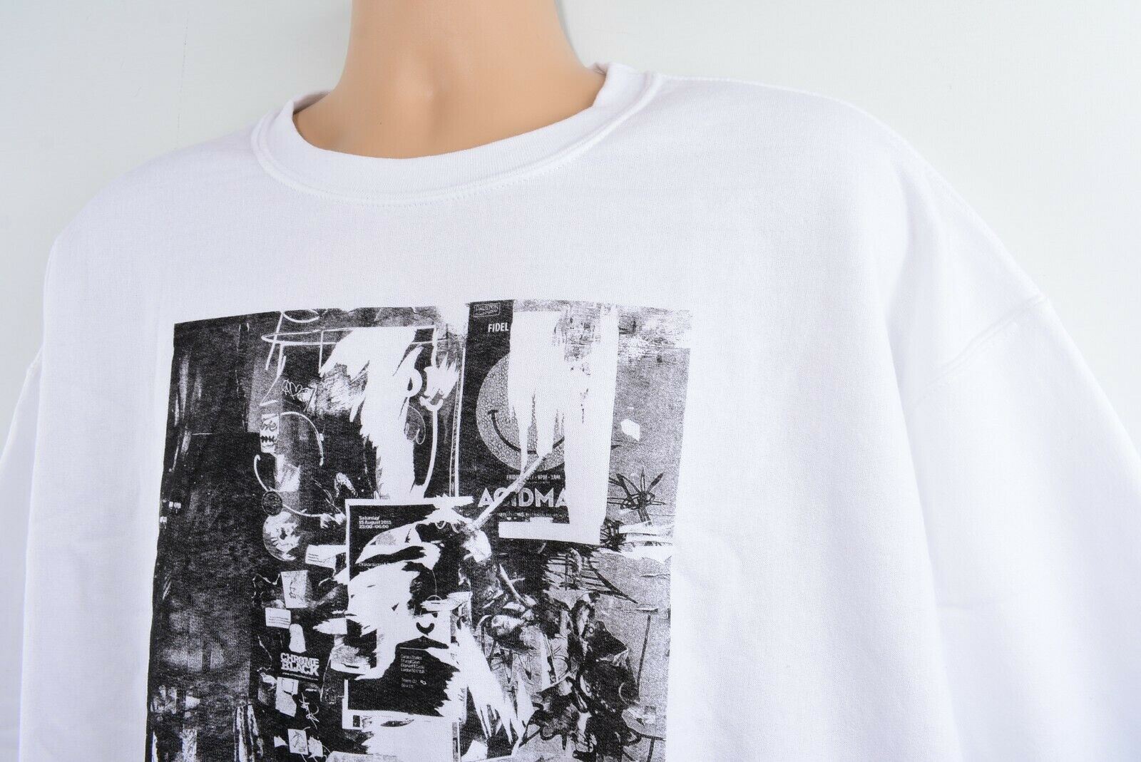 BOLONGARO TREVOR Men's White & Black Graphic Print Sweatshirt, size XL