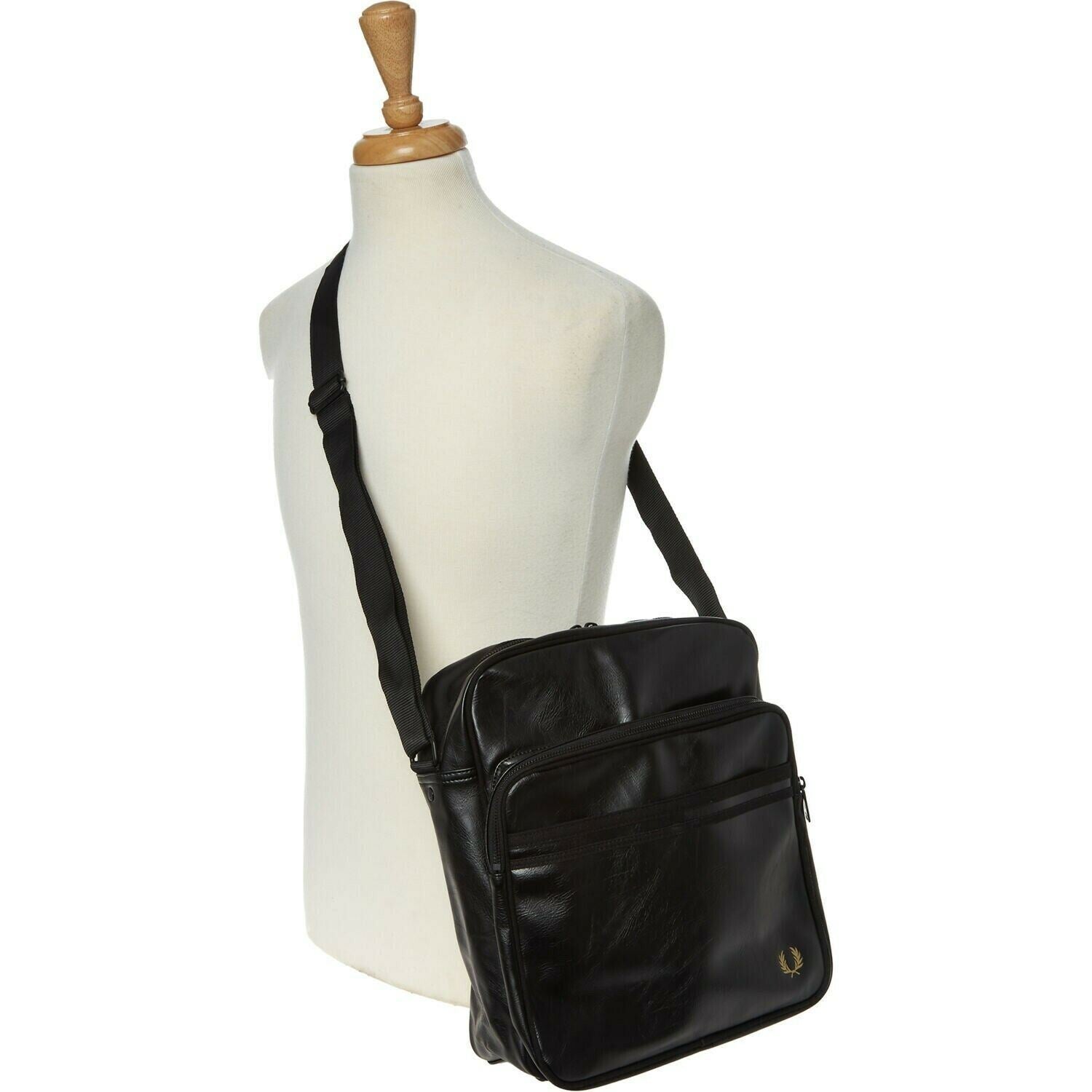 FRED PERRY Men's TONAL PU FLIGHT BAG, Shoulder/Crossbody, Black