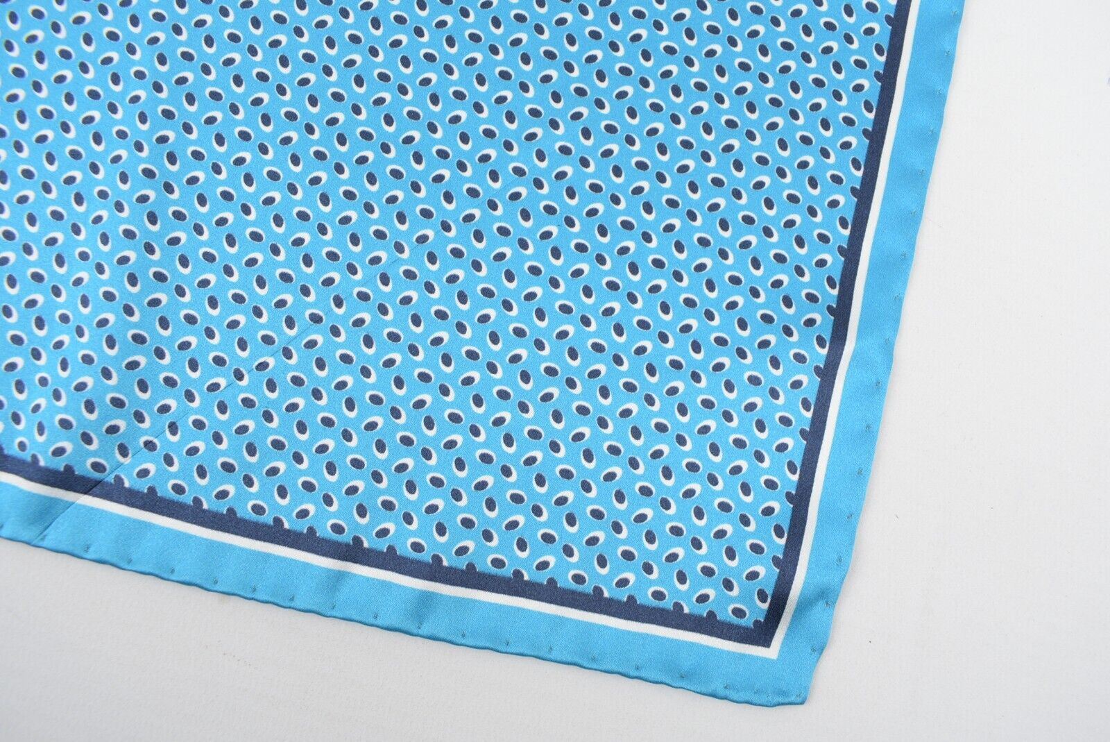 HUGO BOSS Pocket Square /Rolled Scarf  100% SILK, Blue/Patterned, 33x33cm