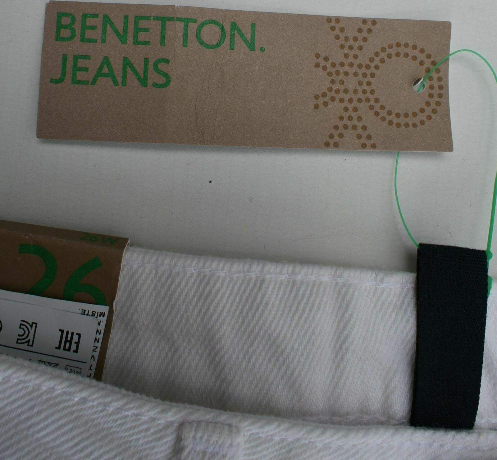 BENETTON JEANS Women's Boyfriend Cut Distressed look White Jeans- W26