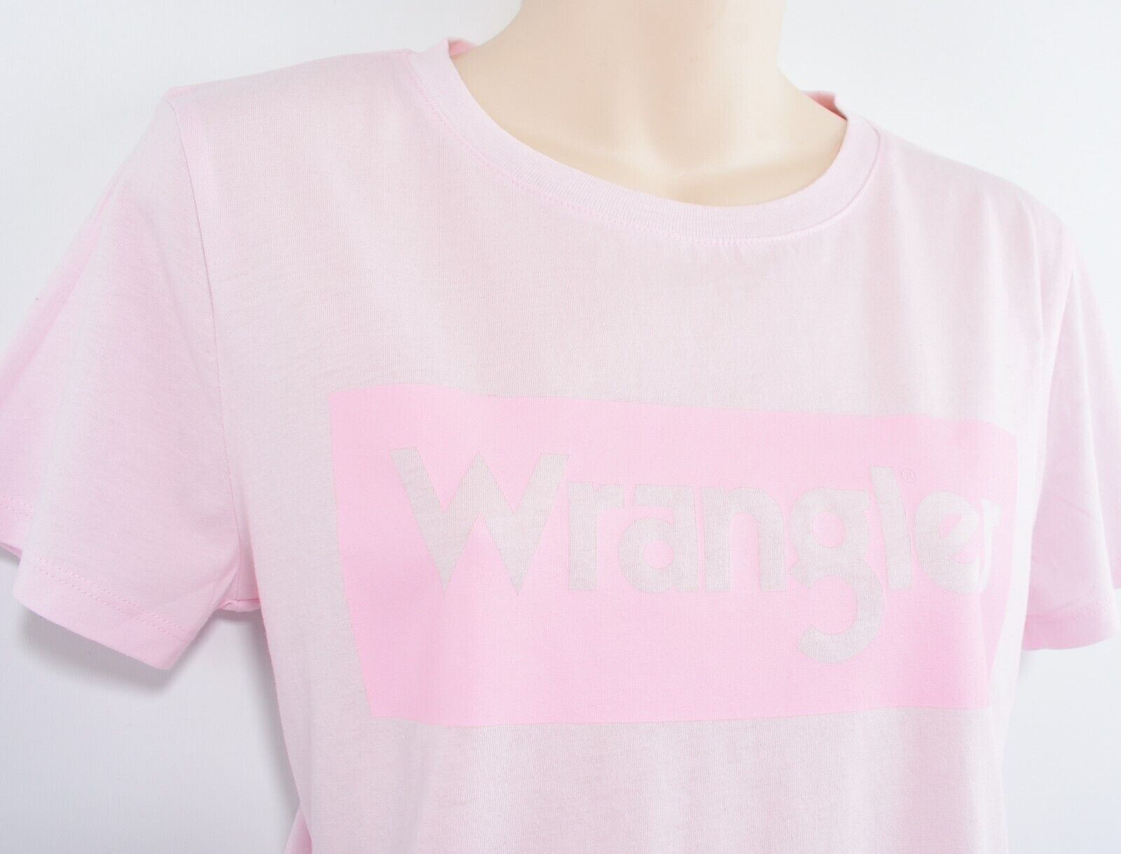 WRANGLER Women's Crew Neck Chest Logo T-shirt, Cradle Pink, size XS /UK 8