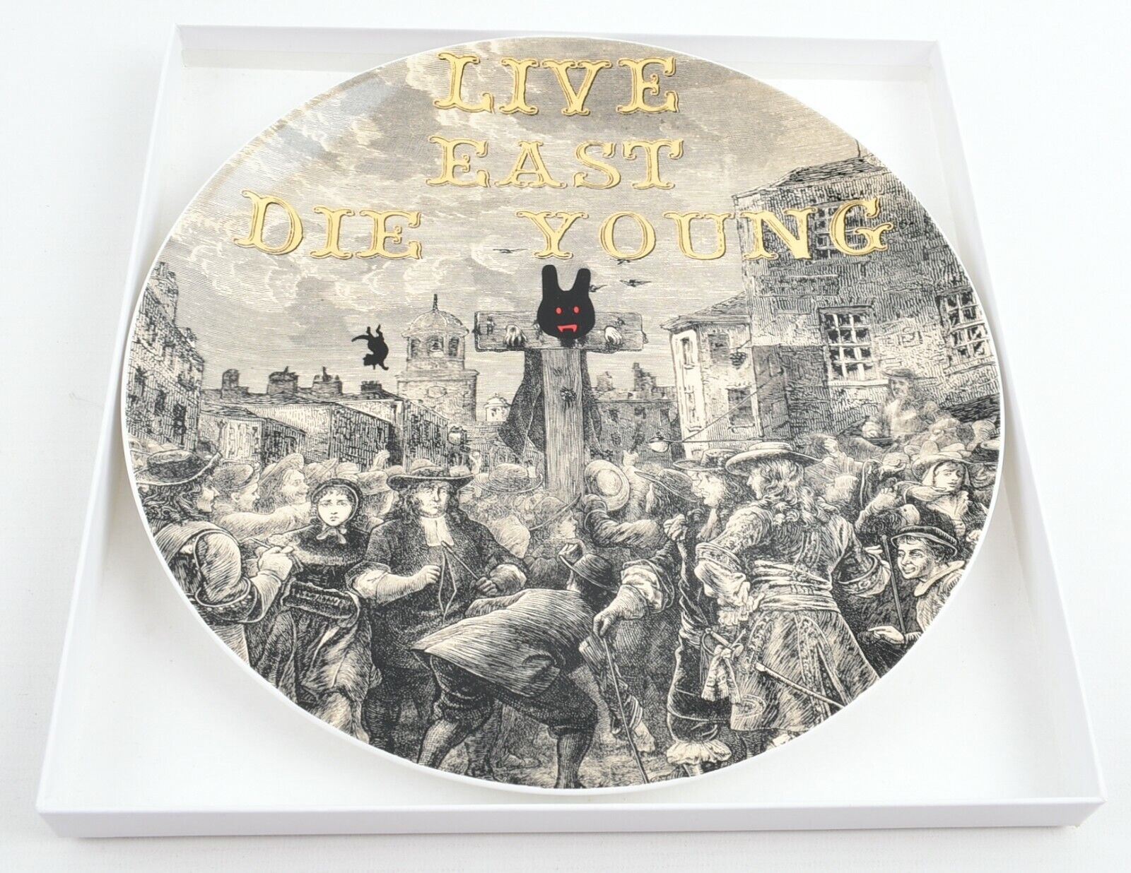 ROYAL DOULTON Pure Evil In Pillory Street Art Decorative Collector Plate 27cm