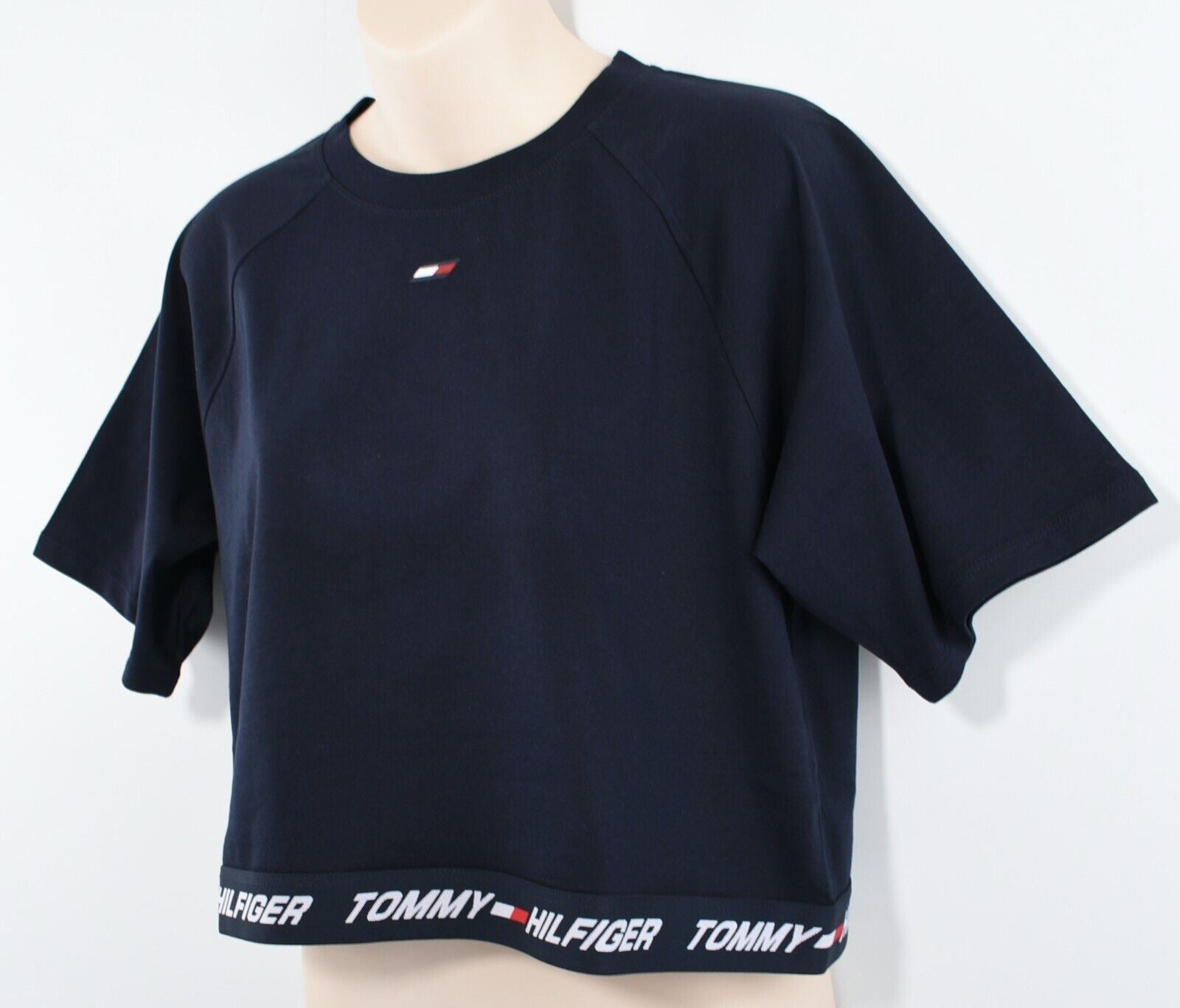 TOMMY HILFIGER Women's Logo Hem Relaxed Fit Cropped Top, Blue, size S (UK 10)