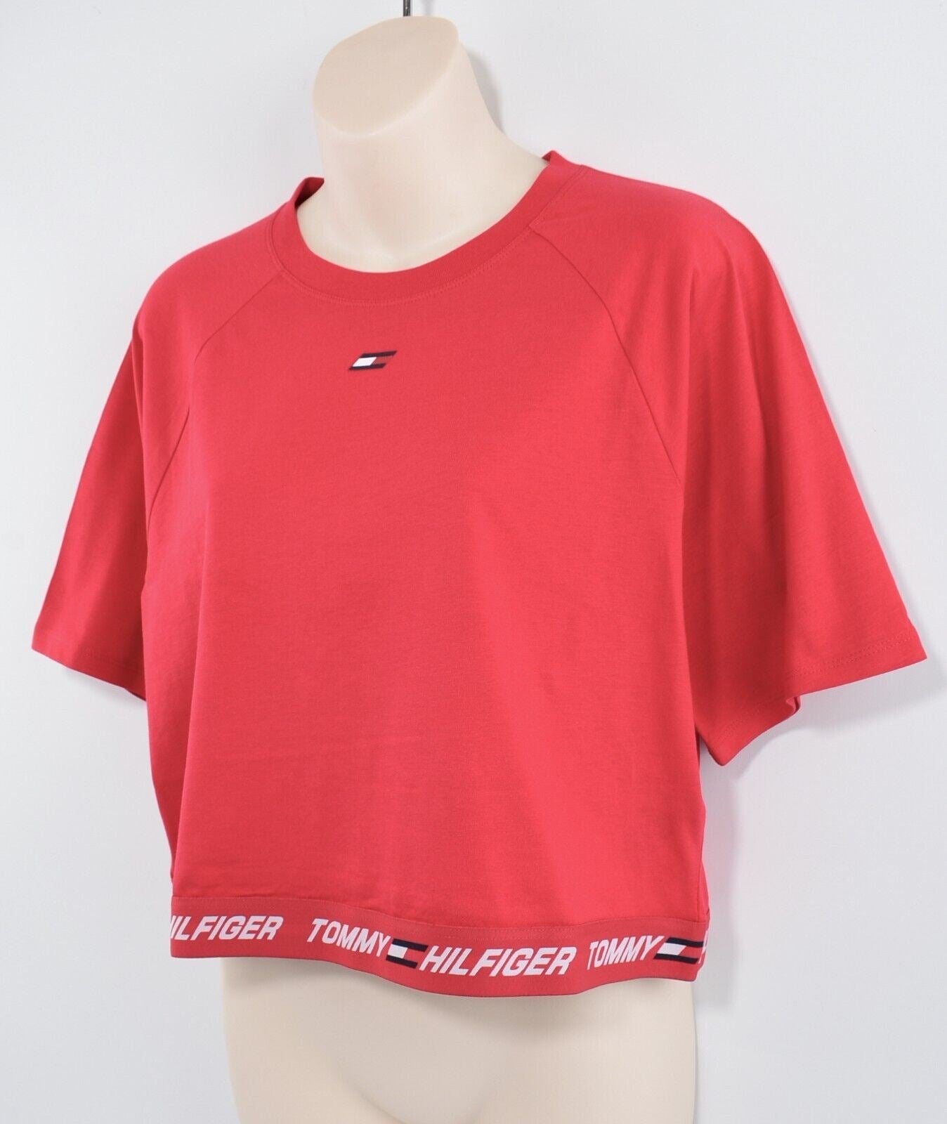 TOMMY HILFIGER Women's Logo Hem Relaxed Fit Cropped Top, Red, size S (UK 10)