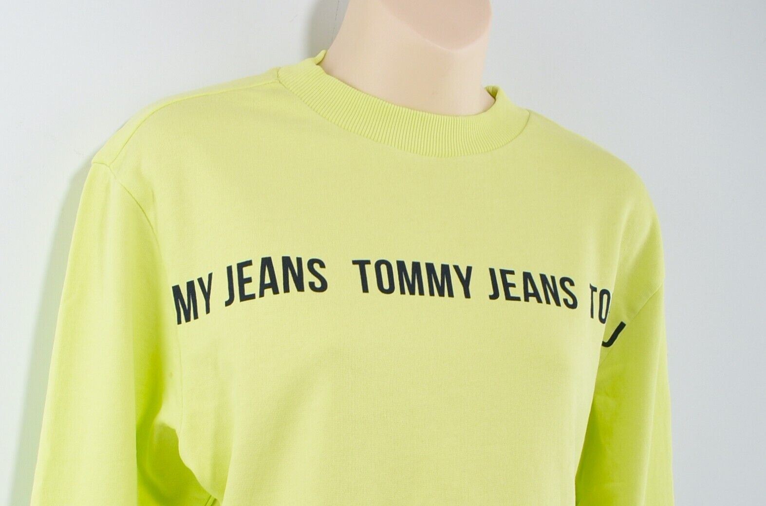 TOMMY HILFIGER Women's 100% Organic Cotton Cropped Sweatshirt, Faded Lime size S