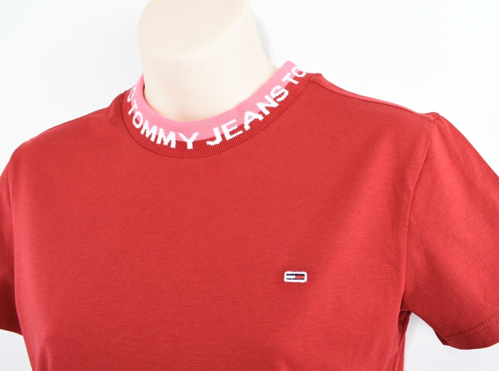 TOMMY HILFIGER Women's Logo Neck Cropped T-shirt, Wine Red, size S /UK 10