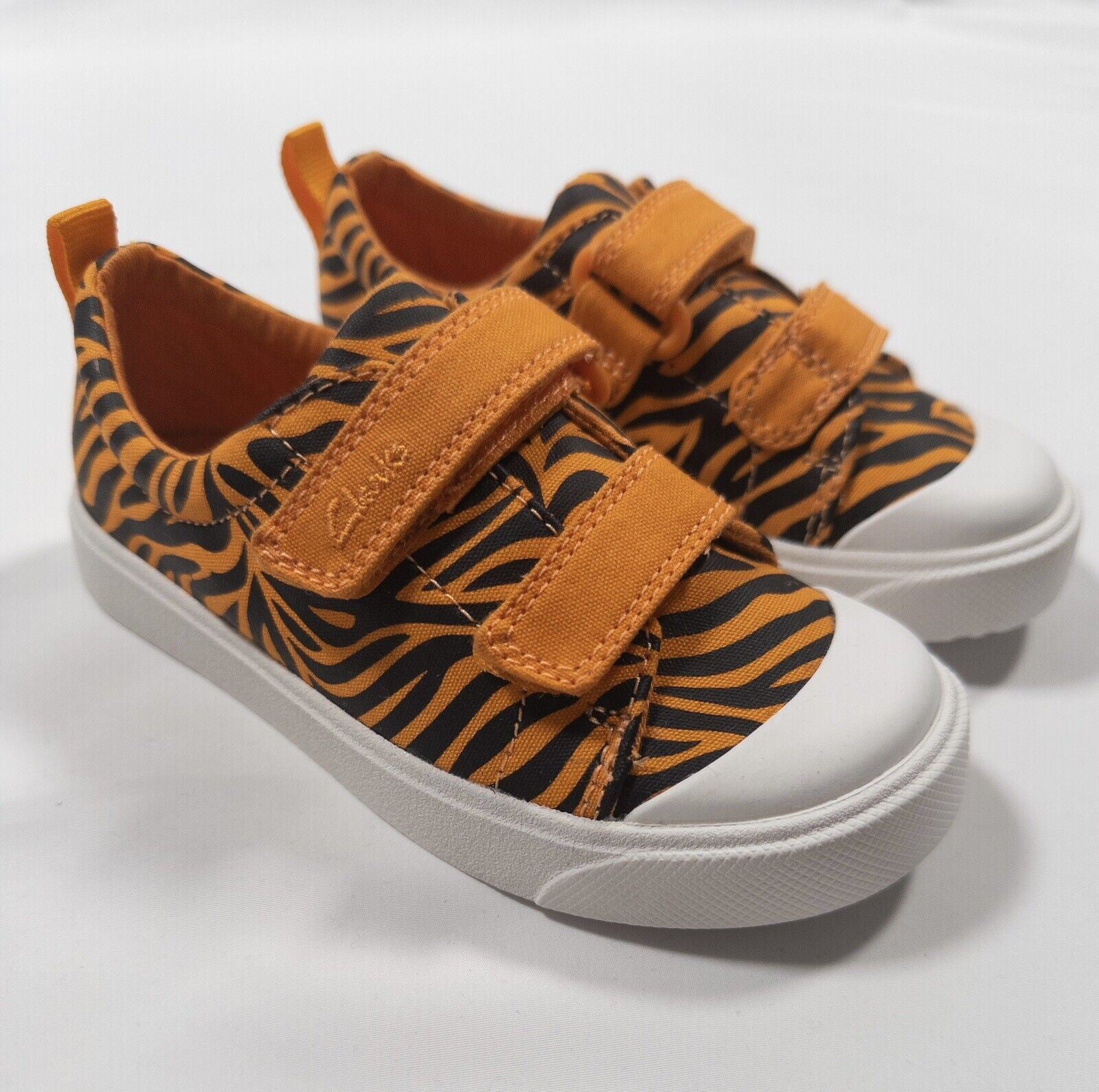 Unisex kids Boys / Girls Clarks trainers Shoes size UK 8.5 G Tiger Print