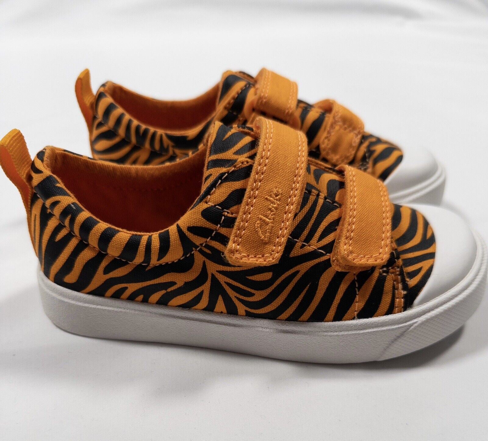 Unisex kids Boys / Girls Clarks trainers Shoes size UK 8.5 G Tiger Print